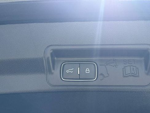 Used 2022 Ford Explorer Limited w/ Equipment Group 301A RWD image 33