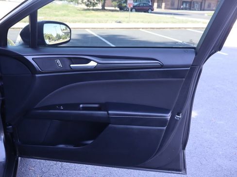 Used 2018 Ford Fusion SE w/ Equipment Group 201A FWD image 26