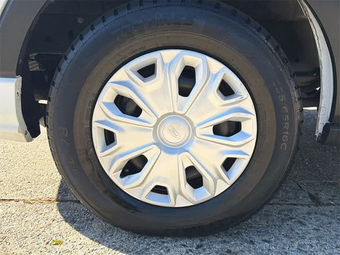 Used 2023 Ford Transit 350 XLT image 9