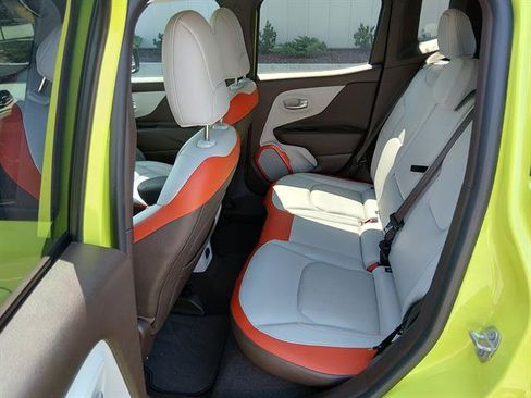 Used 2017 Jeep Renegade Limited FWD image 11