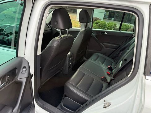 Used 2015 Volkswagen Tiguan SE FWD image 12