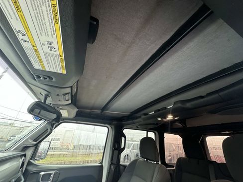 Used 2023 Jeep Wrangler Sport S image 32