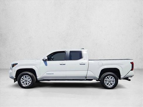 Used 2025 Toyota Tacoma SR5 AWD/4WD image 9