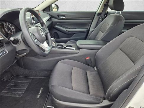 Used 2025 Nissan Altima 2.5 SV image 15