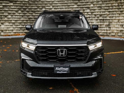 Used 2025 Honda Pilot Touring image 3