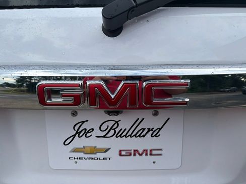 Used 2023 GMC Acadia SLT FWD image 10