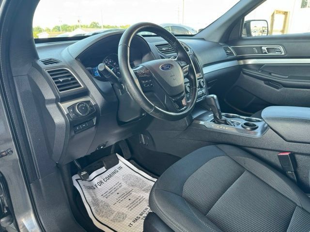 Used 2017 Ford Explorer XLT w/ Equipment Group 201A FWD image 18