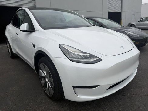 Used 2022 Tesla Model Y Long Range AWD/4WD image 7
