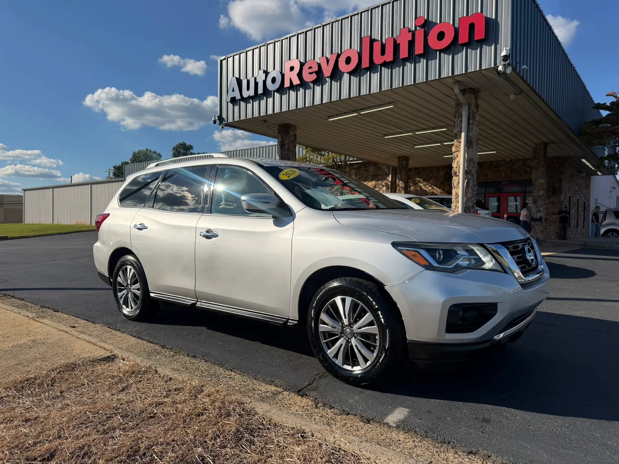 Used 2020 Nissan Pathfinder SV AWD/4WD image 1