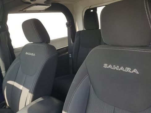 Used 2017 Jeep Wrangler Sahara w/ Connectivity Group AWD/4WD image 12