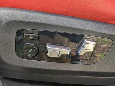 Used 2025 BMW X5 M Competition w/ Executive Package image 25