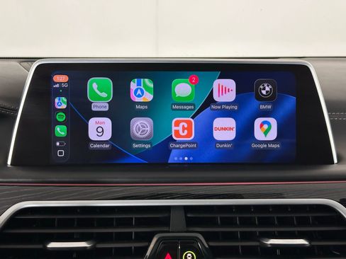 Used 2021 BMW 750i xDrive w/ Luxury Rear Seating Package image 3