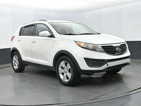 Used 2011 Kia Sportage LX w/ Convenience Pkg AWD/4WD image 2