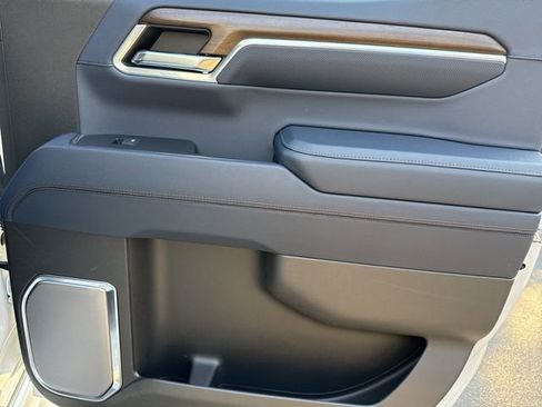 Used 2024 Chevrolet Silverado 1500 High Country w/ Z71 Off-Road Package image 27