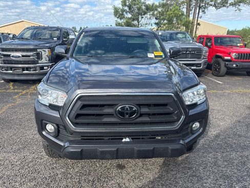 Used 2022 Toyota Tacoma SR5 w/ Technology Package RWD image 2