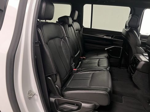 Used 2024 Jeep Wagoneer L Series II w/ Premium Group I image 60