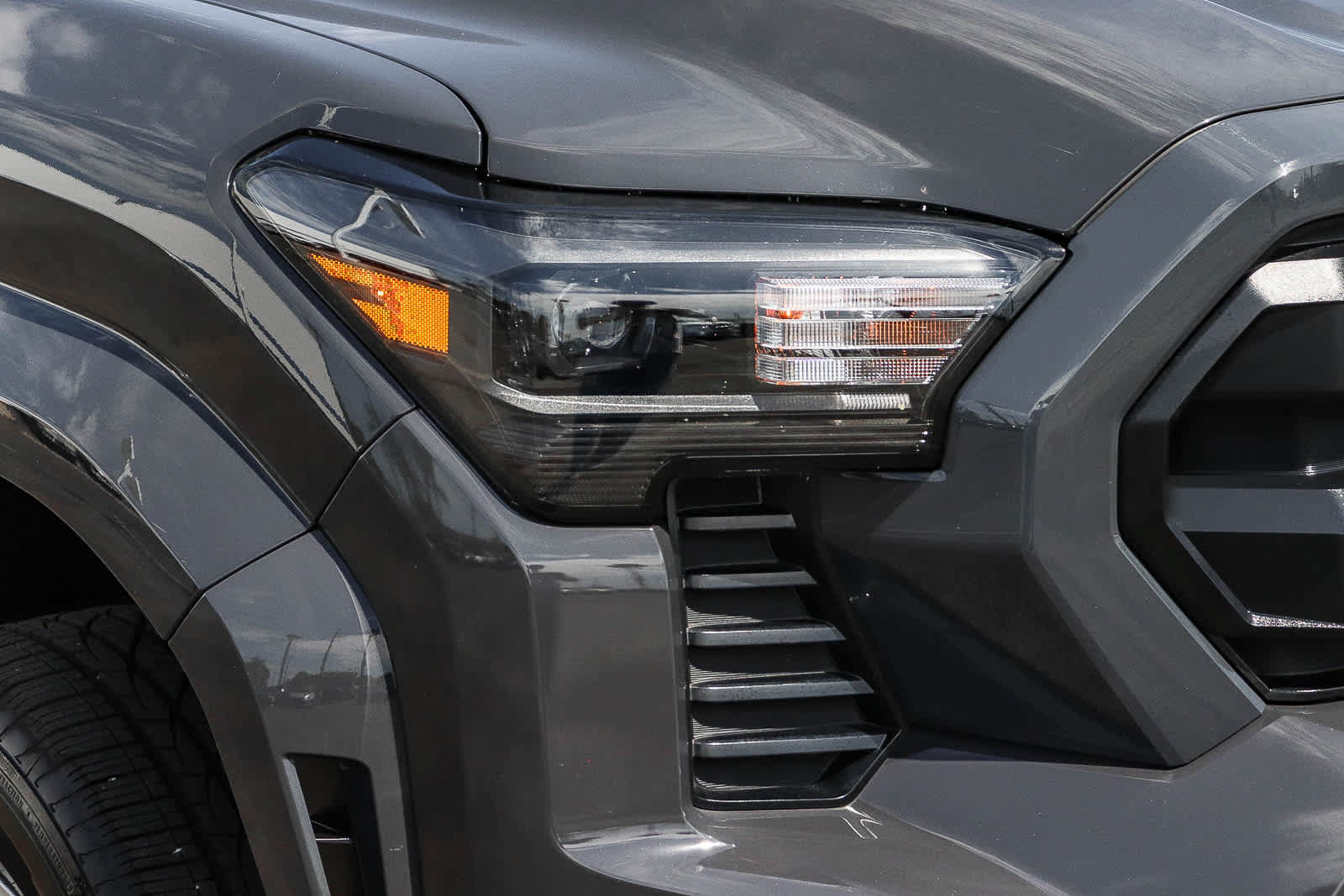 Used 2025 Toyota Tacoma SR5 RWD image 4