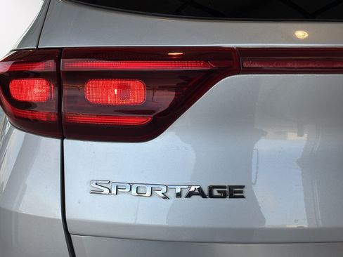Used 2020 Kia Sportage LX FWD image 38