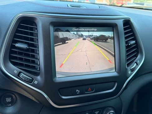 Used 2019 Jeep Cherokee Trailhawk w/ Cold Weather Group AWD/4WD image 20