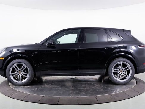 Used 2025 Porsche Cayenne image 2