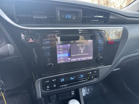 Used 2019 Toyota Corolla LE image 13