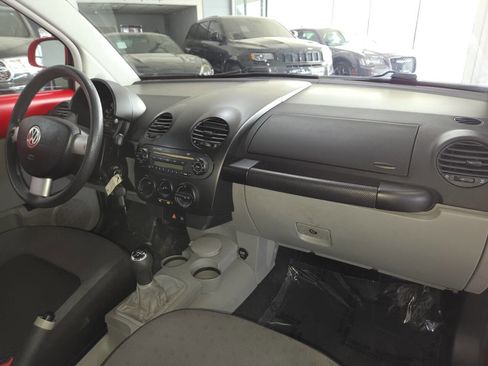 Used 1998 Volkswagen Beetle Coupe FWD image 25