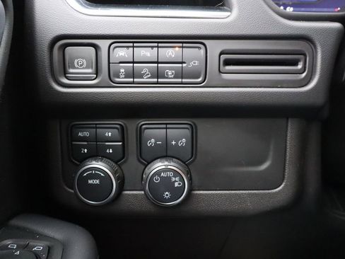 Used 2022 Chevrolet Tahoe Z71 w/ Luxury Package image 14