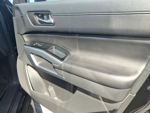 Used 2023 Nissan Pathfinder SL AWD/4WD image 12