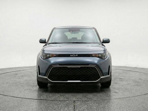 Used 2025 Kia Soul LX w/ LX Technology Package FWD image 2