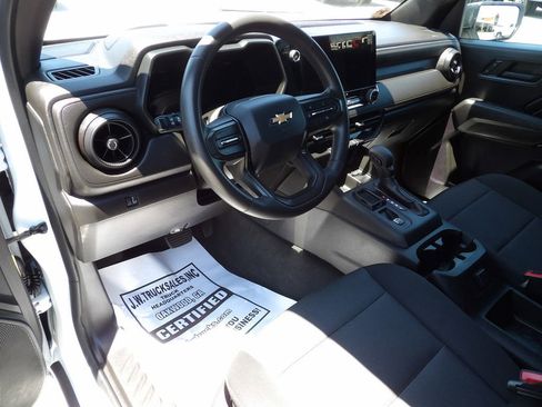 Used 2023 Chevrolet Colorado W/T RWD image 16