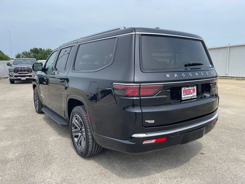 Used 2024 Jeep Wagoneer L Series II RWD image 6