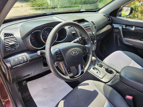 Used 2013 Kia Sorento LX FWD image 12