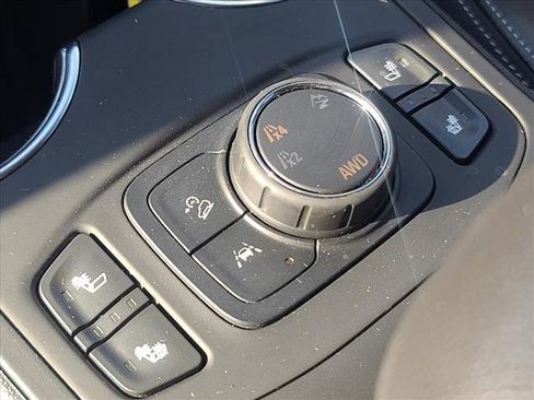 Used 2024 GMC Terrain SLT image 11