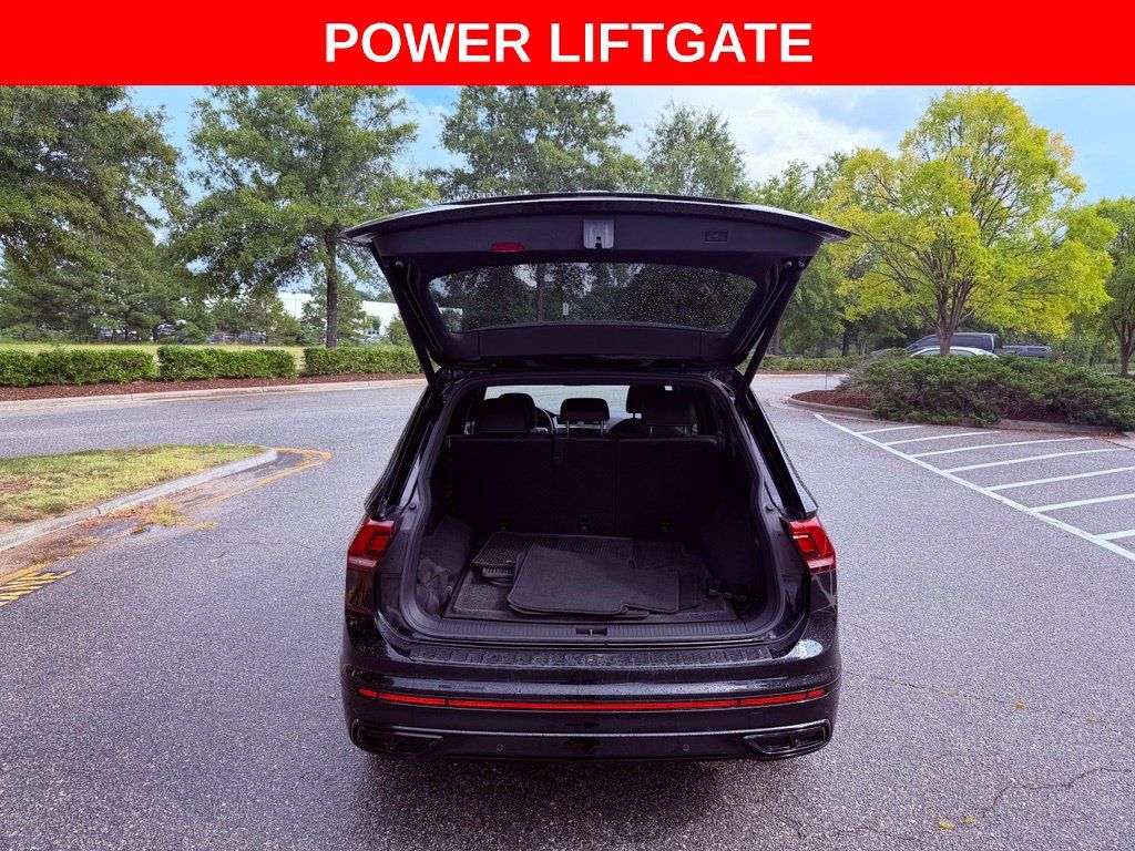 Used 2022 Volkswagen Tiguan SE R-Line AWD/4WD image 7