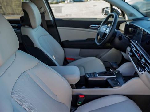 New 2025 Kia Carnival SX w/ SX Dark Edition Package image 18