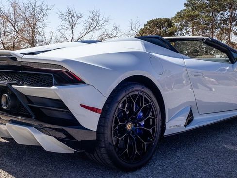 Used 2022 Lamborghini Huracan EVO image 8