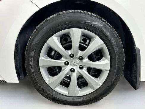 Used 2025 Toyota Corolla LE FWD image 11