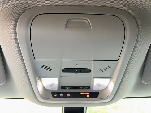 Used 2018 Buick Enclave Essence image 21