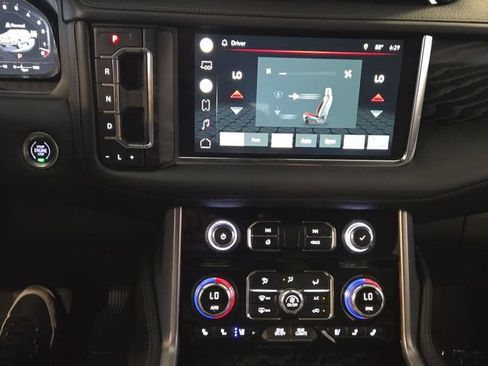 Used 2022 GMC Yukon XL Denali AWD/4WD image 18