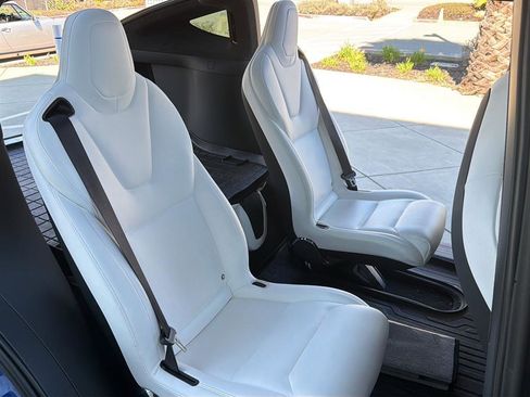 Used 2019 Tesla Model X 75D image 14