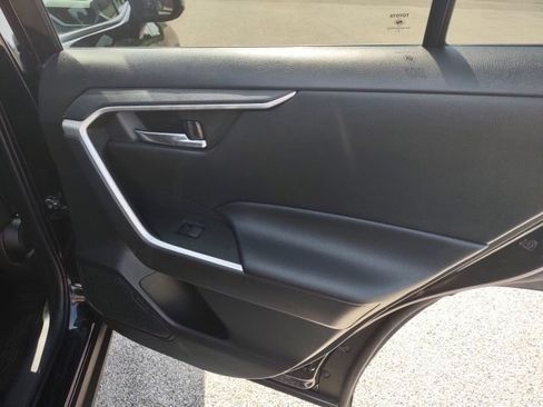 Used 2021 Toyota RAV4 XLE FWD image 19