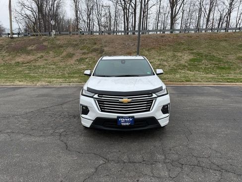 Used 2023 Chevrolet Traverse Premier image 2