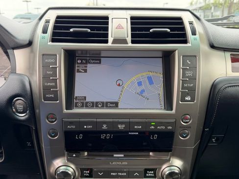 Used 2018 Lexus GX 460 Premium w/ Premium Package image 29