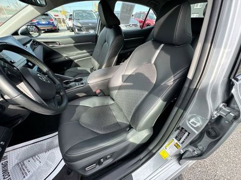 Used 2022 Toyota Camry XSE image 11
