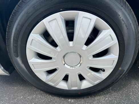 Used 2017 Toyota Camry LE FWD image 10