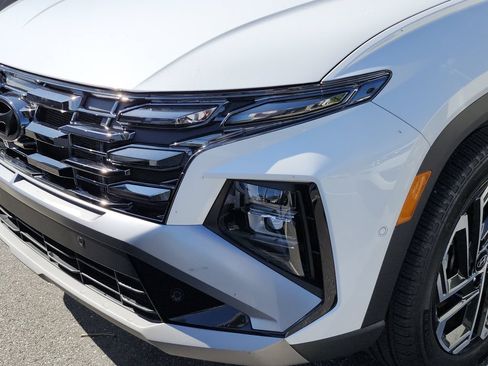 Certified 2025 Hyundai Tucson Limited AWD/4WD image 7