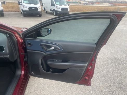 Used 2015 Chrysler 200 S w/ Navigation & Sound Group I image 46