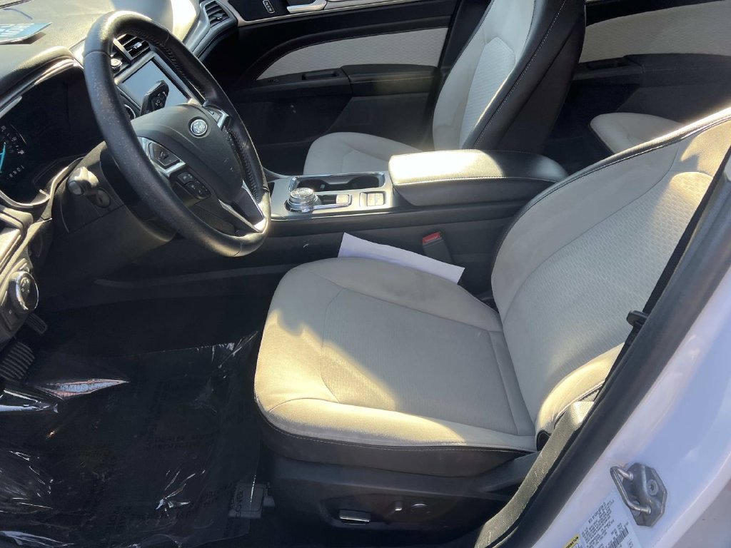 Used 2020 Ford Fusion SE w/ Equipment Group 151A FWD image 15