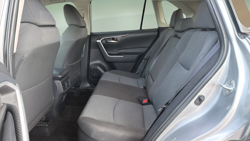 Used 2025 Toyota RAV4 XLE AWD/4WD image 14