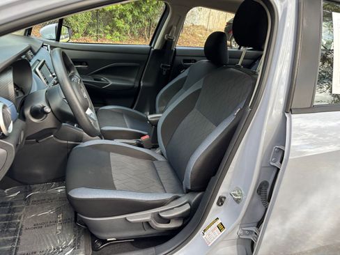 Used 2025 Nissan Versa SV image 36